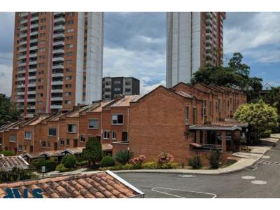 Casa en venta en La Pilarica, Medellín, 180 mt2, 5 habitaciones