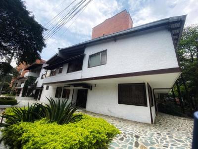 Casa En Venta En Medellin V63075, 460 mt2, 10 habitaciones