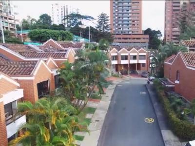 Casa en venta el Tesoro Medellín, 144 mt2, 4 habitaciones