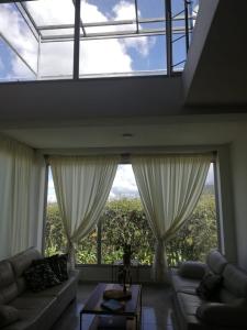 Casa En Venta En Medellin En Santa Elena V63030, 215 mt2, 3 habitaciones