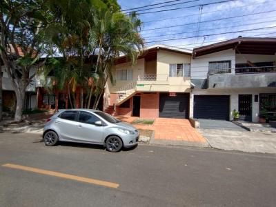 Casa En Venta En Medellin En Simon Bolivar V152098, 168 mt2, 3 habitaciones