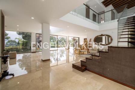 Casa En Venta En Medellin V152584, 332 mt2, 5 habitaciones