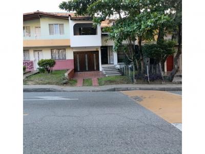 VENTA DE CASA EN BUENOS AIRES, MEDELLÍN ANTIOQUIA, 298 mt2, 3 habitaciones