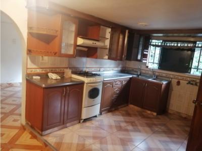 VENDO CASA 2DO PISO, UBICADA EN CASTILLA-MEDELLÍN, 104 mt2, 3 habitaciones