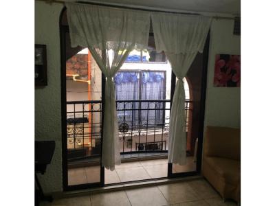 VENDO CASA 3ER PISO, UBICADA EN CASTILLA-MEDELLÍN , 62 mt2, 3 habitaciones