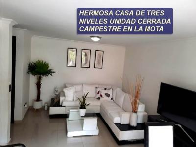 SE VENDE CASA UNIFAMILIAR EN LA MOTA , 77 mt2, 3 habitaciones