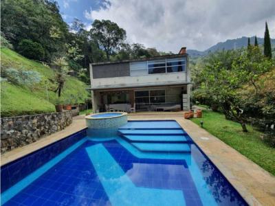 Casa en venta con piscina, loma de los balsos, 590 mt2, 3 habitaciones