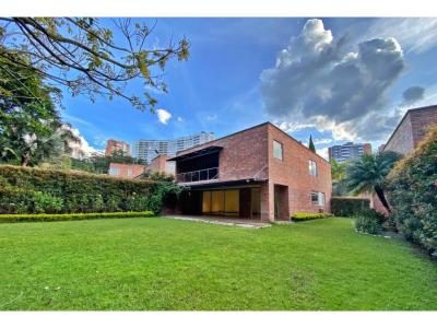 Casa en venta, Benedictinos - Envigado, 335 mt2, 3 habitaciones