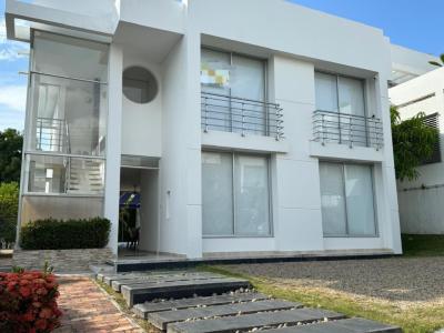 Casa En Venta En Melgar V138716, 262 mt2, 3 habitaciones