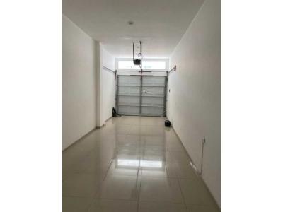 Se vende casa de dos pisos en el barrio la castellana Montería, 320 mt2, 3 habitaciones