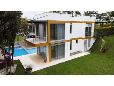 Se vende casa campestre en cerritos Pereira, 346 mt2, 3 habitaciones