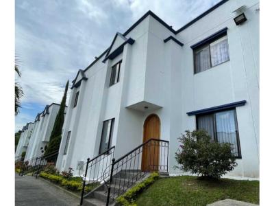 Venta casa Álamos Pereira, 143 mt2, 3 habitaciones