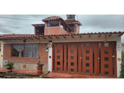 Se vende casa de tres unidad residencial el raquira colombia, 208 mt2, 5 habitaciones