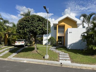 Casa En Venta En Restrepo V77651, 235 mt2, 3 habitaciones