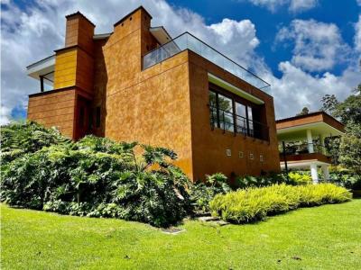 Casa en venta sector Llanogrande, 841 mt2, 3 habitaciones