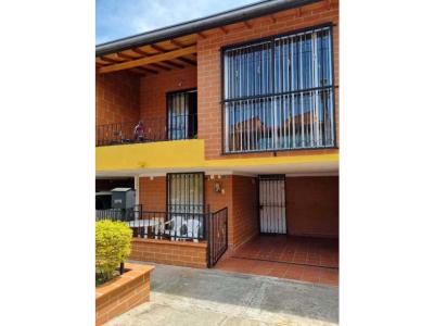 Casa en venta Rionegro sector linda granja, 130 mt2, 3 habitaciones