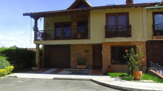 Casa en Urbanización  de san antonio para venta  547, 215 mt2, 5 habitaciones