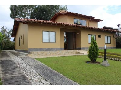 Casa en venta en Rionegro, sector San Antonio de Pereira, 250 mt2, 3 habitaciones