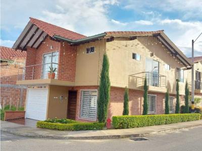 Vendo casa en San Antonio de Pereira, 172 mt2, 4 habitaciones