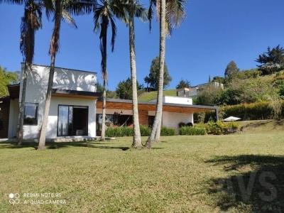 Casa en Unidad Cerrada del Carmen de Viboral en venta 422, 460 mt2, 3 habitaciones