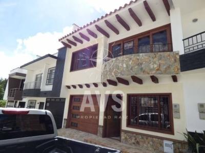 Casa para venta en Rionegro  2448, 219 mt2, 4 habitaciones