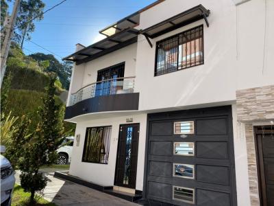 Venta de casa independiente en Rionegro, 163 mt2, 4 habitaciones