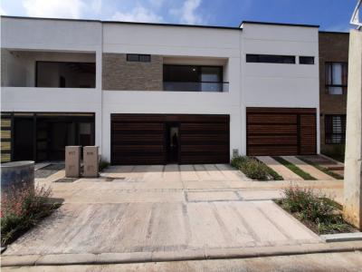 SE VENDE PRECIOSA CASA PARA ESTRENAR EN LLANO GRANDE , 170 mt2, 3 habitaciones