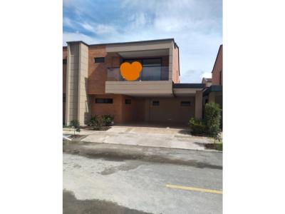 Casa en venta sector San Antonio Rionegro, 202 mt2, 3 habitaciones