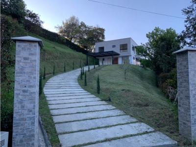 Venta Casa_Lote en Rionegro, 350 mt2, 4 habitaciones