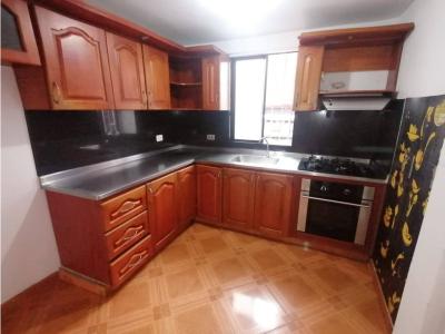 CASA EN VENTA DE TRES NIVELES EN SABANETA, 117 mt2, 3 habitaciones