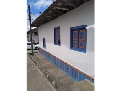 Se vende casa con locales en Salento, Quindio, 252 mt2, 2 habitaciones