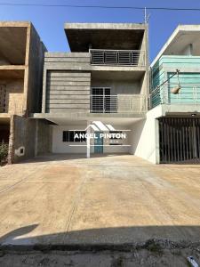 TOWNHOUSE VENTA LA COROMOTO SAN FRANCISCO API 8097, 257 mt2, 3 habitaciones