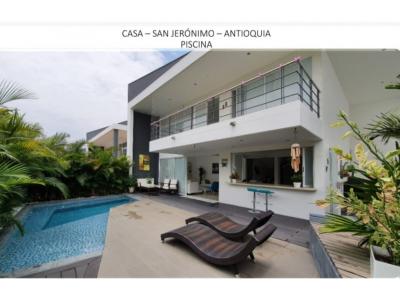 Venta de casa en San Jeronimo / Antioquia, 135 mt2, 3 habitaciones