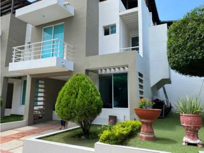 Hermosa casa en venta en Santa Marta, 236 mt2, 3 habitaciones