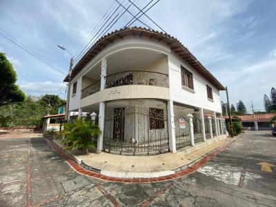 Casa En Venta En Villa Del Rosario En Villa Antigua V37319, 197 mt2, 3 habitaciones