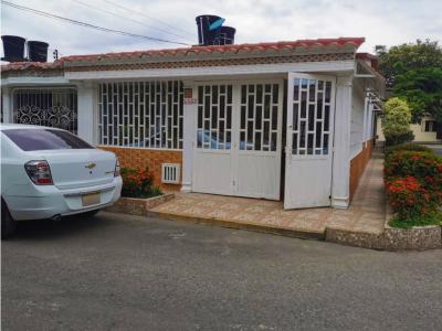 Vendo casa esquinera en urbanización La Pradera Villavicencio, 84 mt2, 2 habitaciones