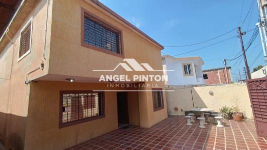 CASA EN VENTA EN VILLA DORADA MARACAIBO API 7893, 360 mt2, 3 habitaciones