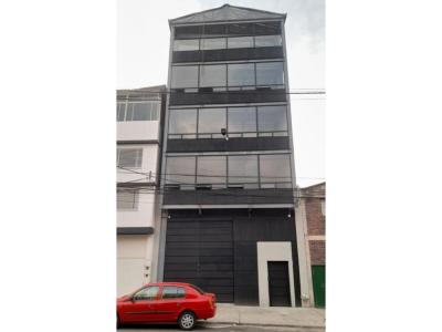 Vendo o arriendo edificio de 5 pisos en el 12 de Octubre. Bogotá, 1150 mt2