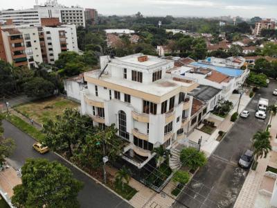 Edificio En Venta En Cali En Ciudad Jardin V14253, 1120 mt2, 13 habitaciones