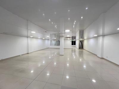 Edificio En Venta En Cali En Urbanizacion La Base V122723, 1130 mt2, 12 habitaciones