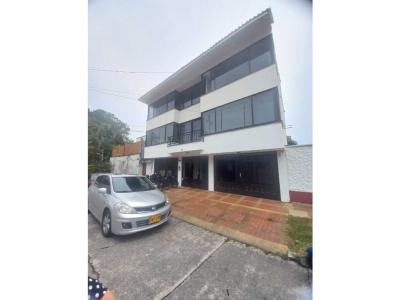 Vendo o alquilo Edificio remodelado Barrio Caudal Villavicencio, 366 mt2, 7 habitaciones