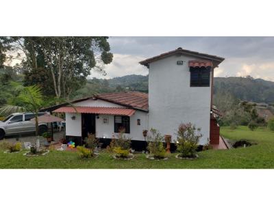 Venta Finca en Vereda Altos de Mejía, en Guarne, Antioquia, 140 mt2, 3 habitaciones