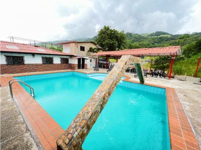 Hotel en Cisneros, Antioquia, 32767 mt2, 14 habitaciones