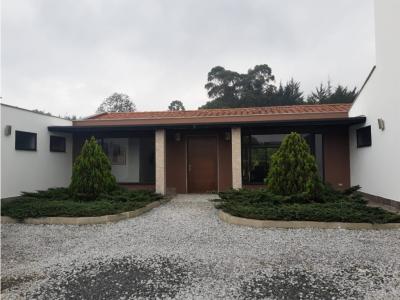 Casa en parcelación cerrada vía Rionegro - La Ceja, 475 mt2, 4 habitaciones