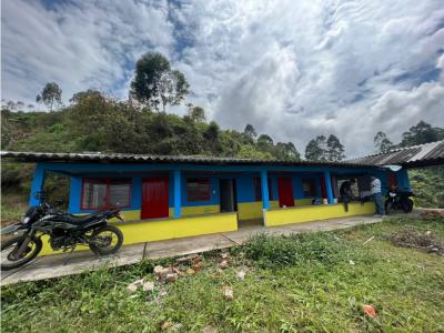 VENTA DE FINCA en Salento con hermosa Vista a la ciudad de Armenia, 150 mt2, 3 habitaciones