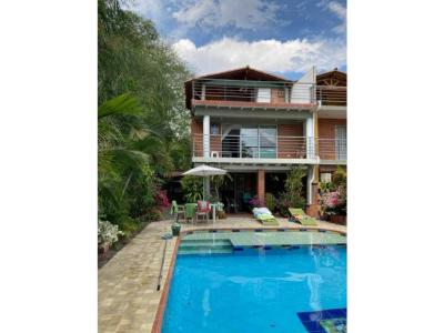 Casa en venta santa fe de antioquia, 160 mt2, 3 habitaciones