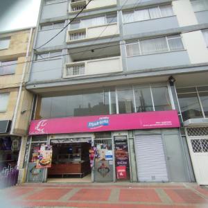 Local En Venta En Bogota En Galerias V74122, 145 mt2, 3 habitaciones
