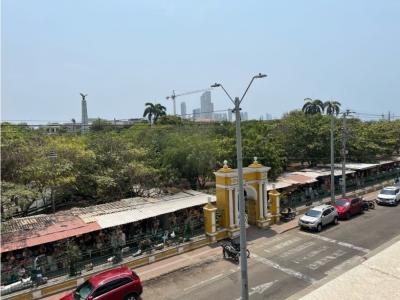 En Cartagena VENDO O ARRIENDO propiedad frente parque centenario, 464 mt2