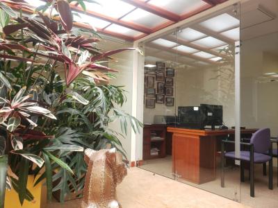 Oficina En Venta En Bogota En Santa Barbara Occidental Usaquen V74038, 131 mt2