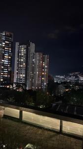 Oficina En Venta En Medellin En Aguacatala V158632, 70 mt2